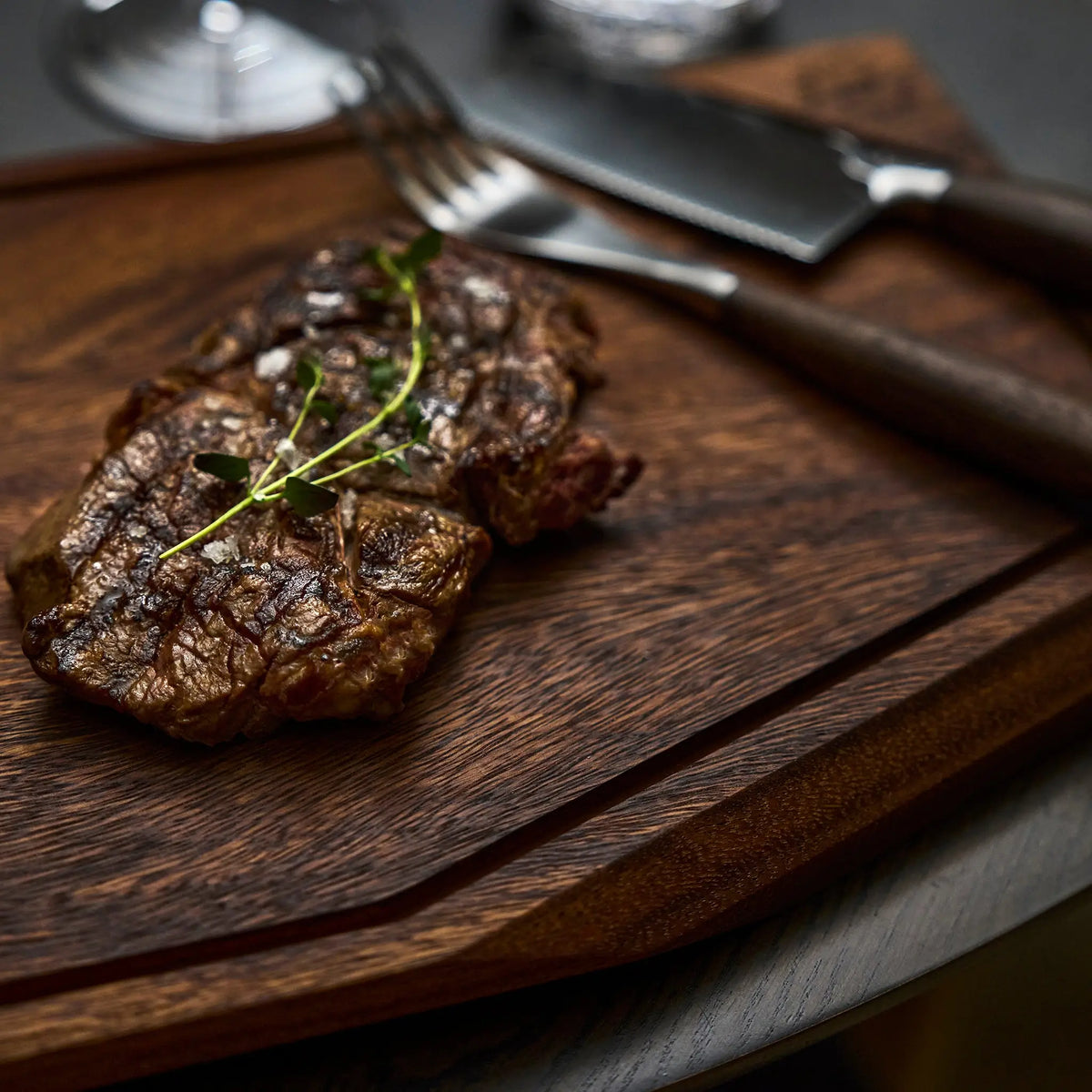 Skærebræt, tallerken, serveringsbræt, bestik til steaks – Whiskystack