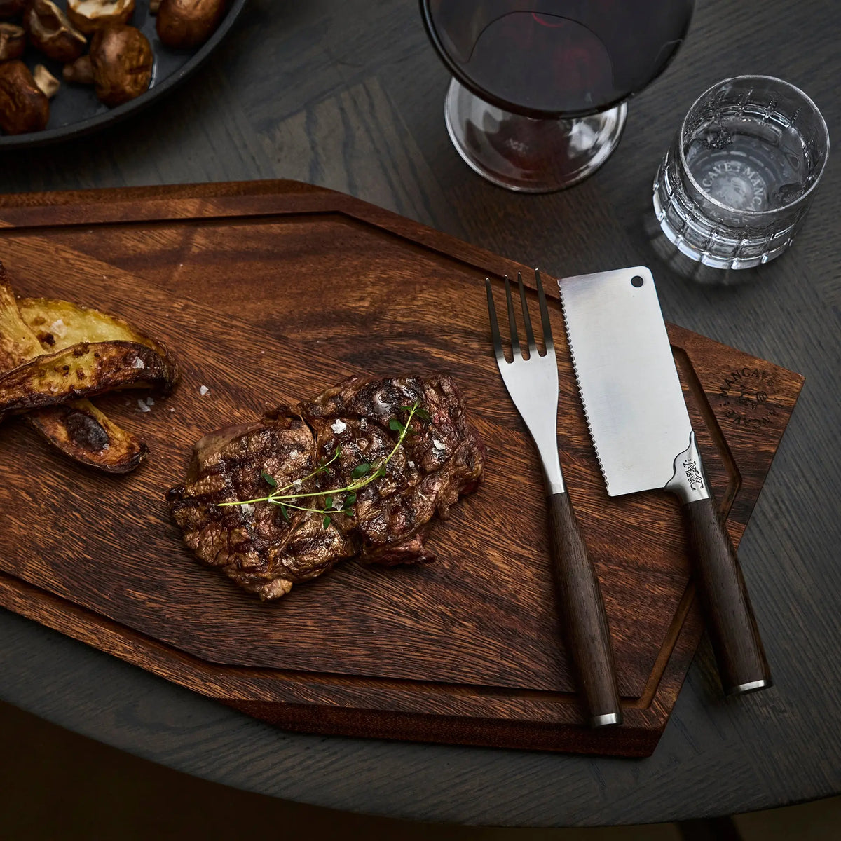 Skærebræt, tallerken, serveringsbræt, bestik til steaks – Whiskystack